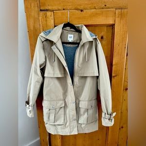 Gap Women’s Water-resistant short hooded trench.